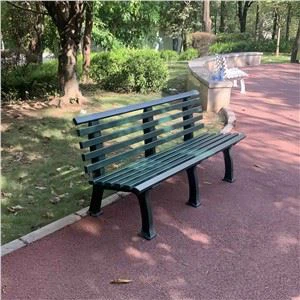 Banc de tennis classique en plastique